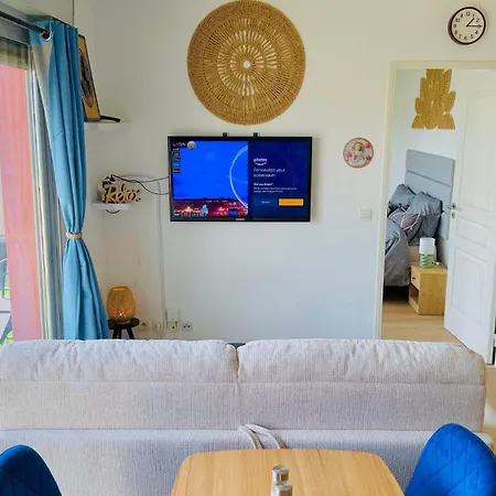 Charming Apartment, Comfort, Convenience, And Coastal Bliss 아파트