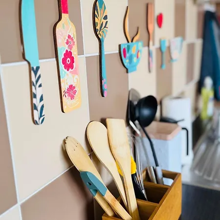 Charming Apartment, Comfort, Convenience, And Coastal Bliss アパート