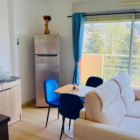 아파트 Charming Apartment, Comfort, Convenience, And Coastal Bliss *