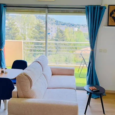 Charming Apartment, Comfort, Convenience, And Coastal Bliss アパート *