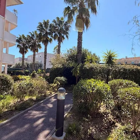 Charming Apartment, Comfort, Convenience, And Coastal Bliss アパート *
